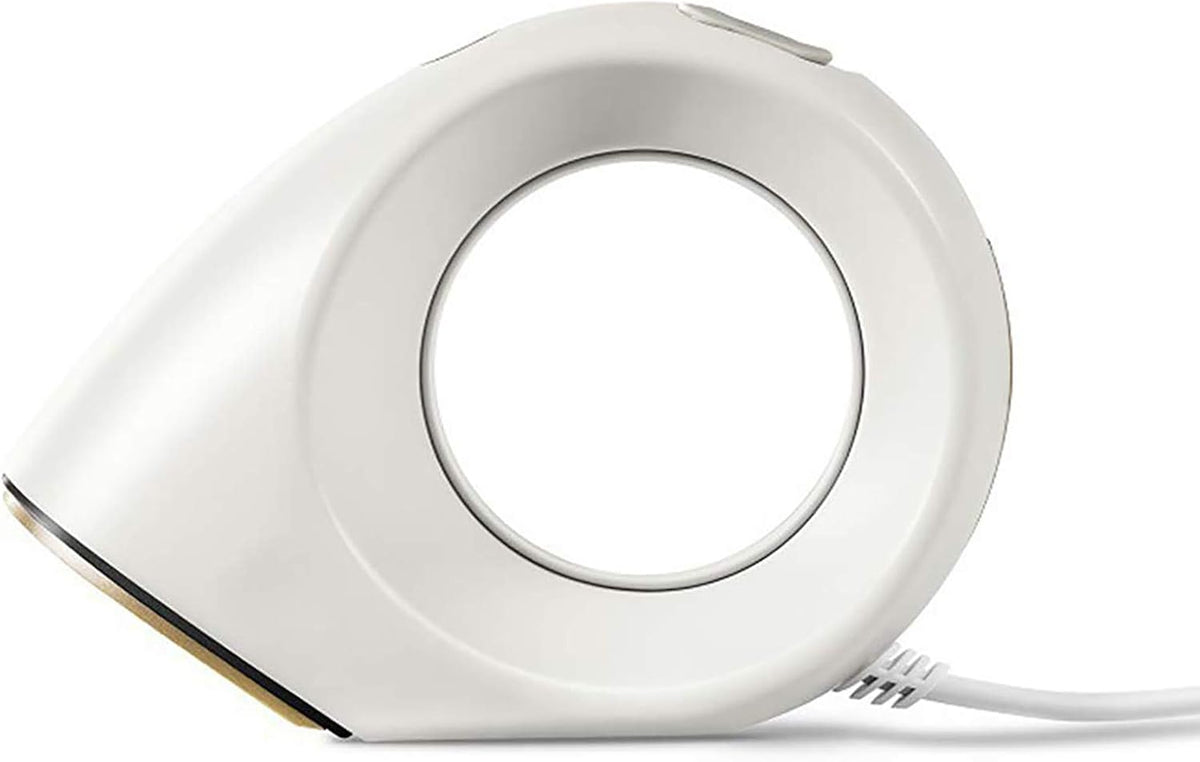 Cette table de repassage avec un revetement en coton en coloris blanc et gris sy7398338